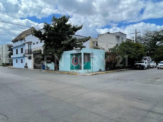 calle 14 esquina 40 sin numero, Solidaridad / Riviera Maya, Quintana Roo 77720, México