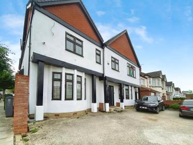 88, Woodford Avenue, ILFORD, United Kingdom