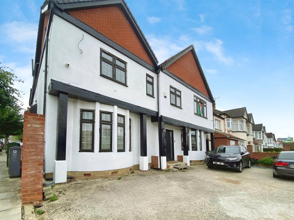 88, Woodford Avenue, ILFORD, United Kingdom