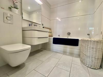 0/1, 220, Queensway Quay, Queensway, ジブラルタル