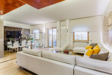 Via Madonna, Rho, Lombardia 20017, Ý