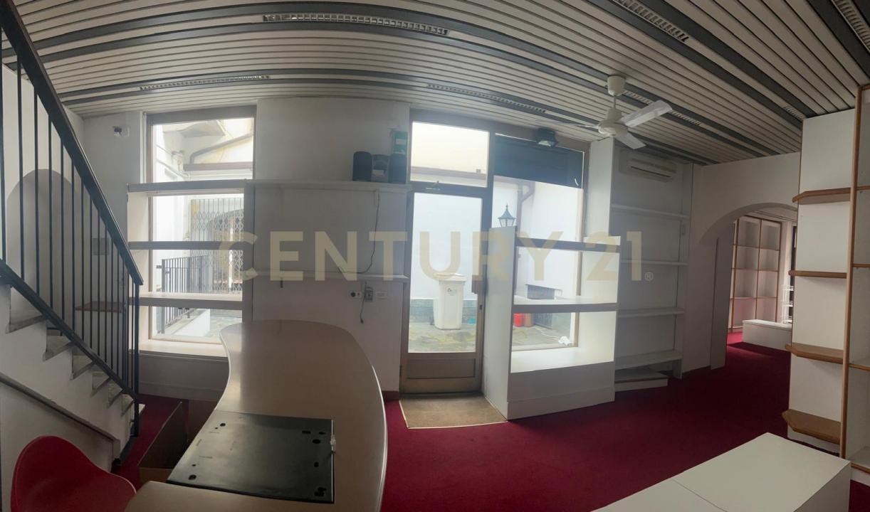 Via Camillo Benso Cavour, Busto Arsizio, Lombardia 21052, Ý