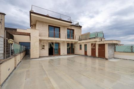 Via Lorenzo Maddem, Acireale, Sicilia 95024, Italy