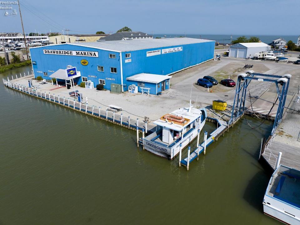 247 W Lakeshore Road, Port Clinton, Ohio 43452