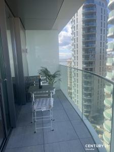 0/1, 220, EuroCity, Westside, Gibraltar