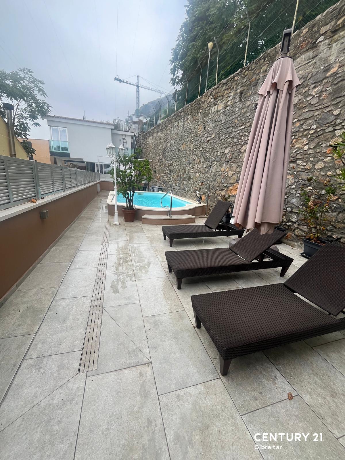 0/1, 220, South District, South District, 直布羅陀