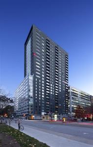 350PA  Boul. De Maisonneuve O., Montréal (Ville-Marie), Quebec H3A 0B4, Canada