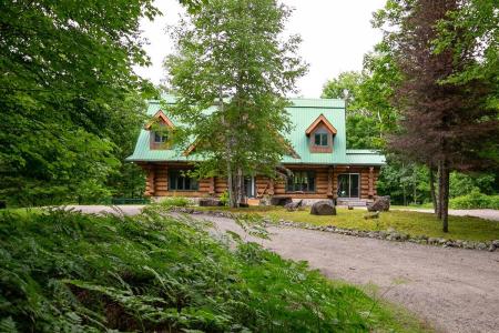 141 Ch. des Eaux-Vives, Mont-Tremblant, Quebec J8E 1R8, Canadá