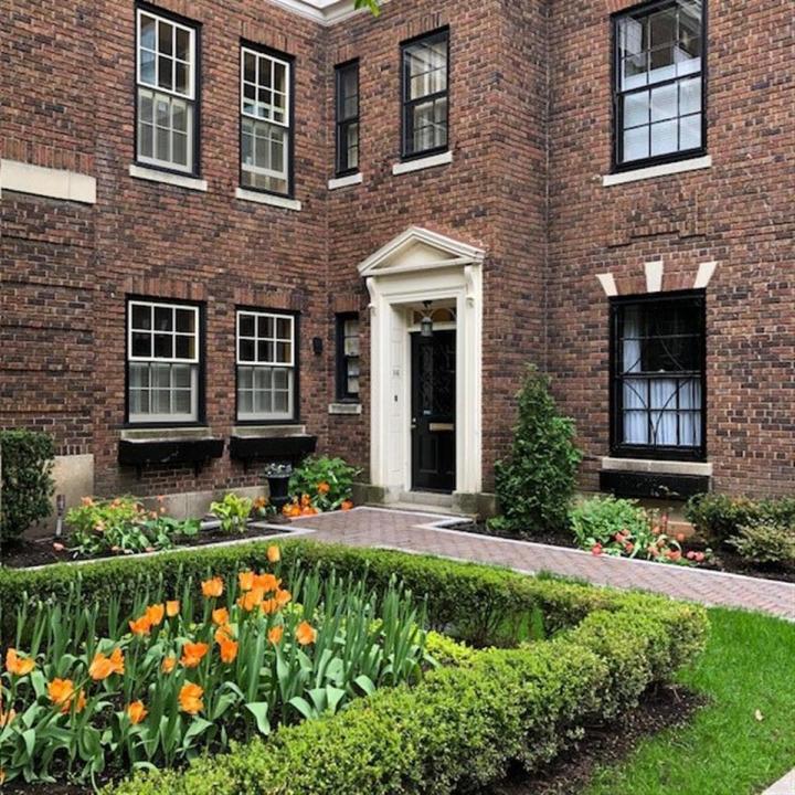 16 Place de Chelsea, Montréal (Ville-Marie), Quebec H3G 2J9, Canada