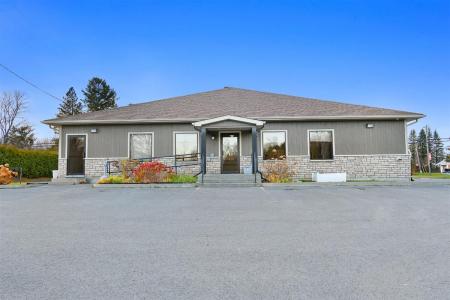 394  Rue Centre, Shawville, Quebec J0X 2Y0, Canada