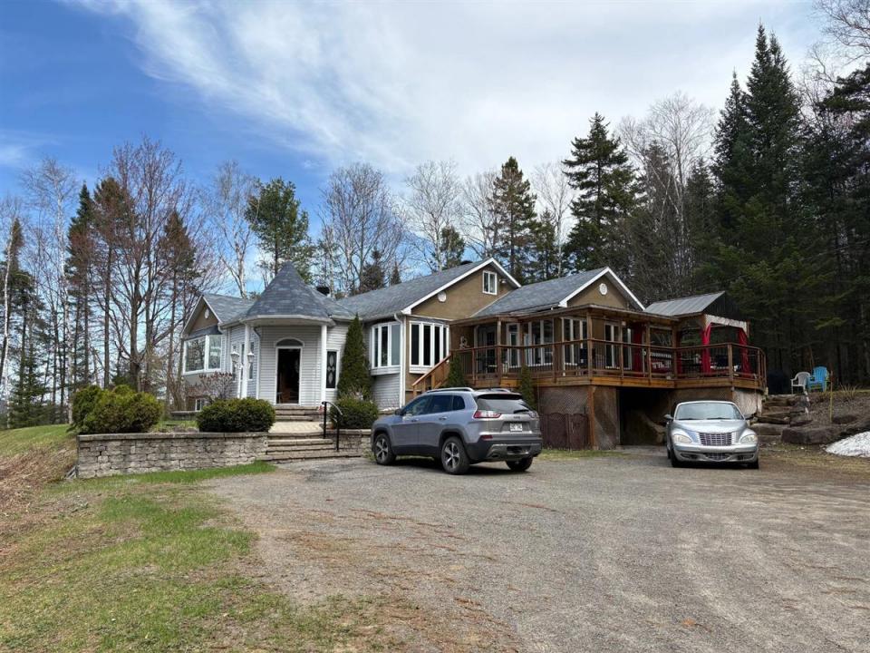 26 Ch. des Aubépines, Sainte-Anne-des-Lacs, Quebec J0R 1B0, Canada