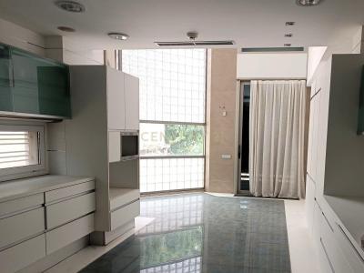 València/Valencia, Comunitat Valenciana 46111, Spain