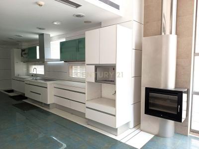 València/Valencia, Comunitat Valenciana 46111, Spain