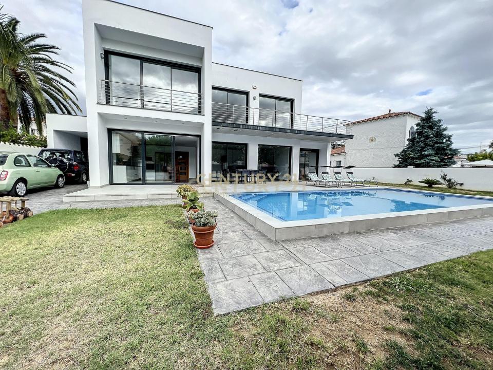 Girona, Cataluña/Catalunya 17487, Spain