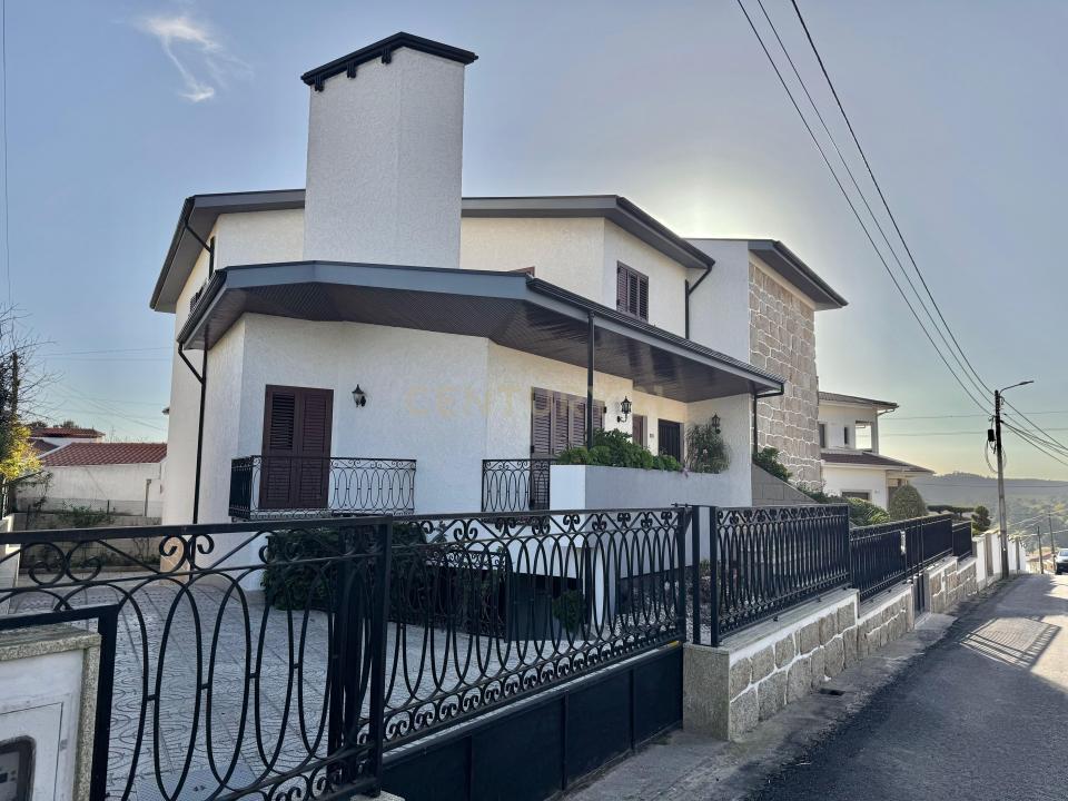 Santo Tirso, Porto 4780-333, Portekiz