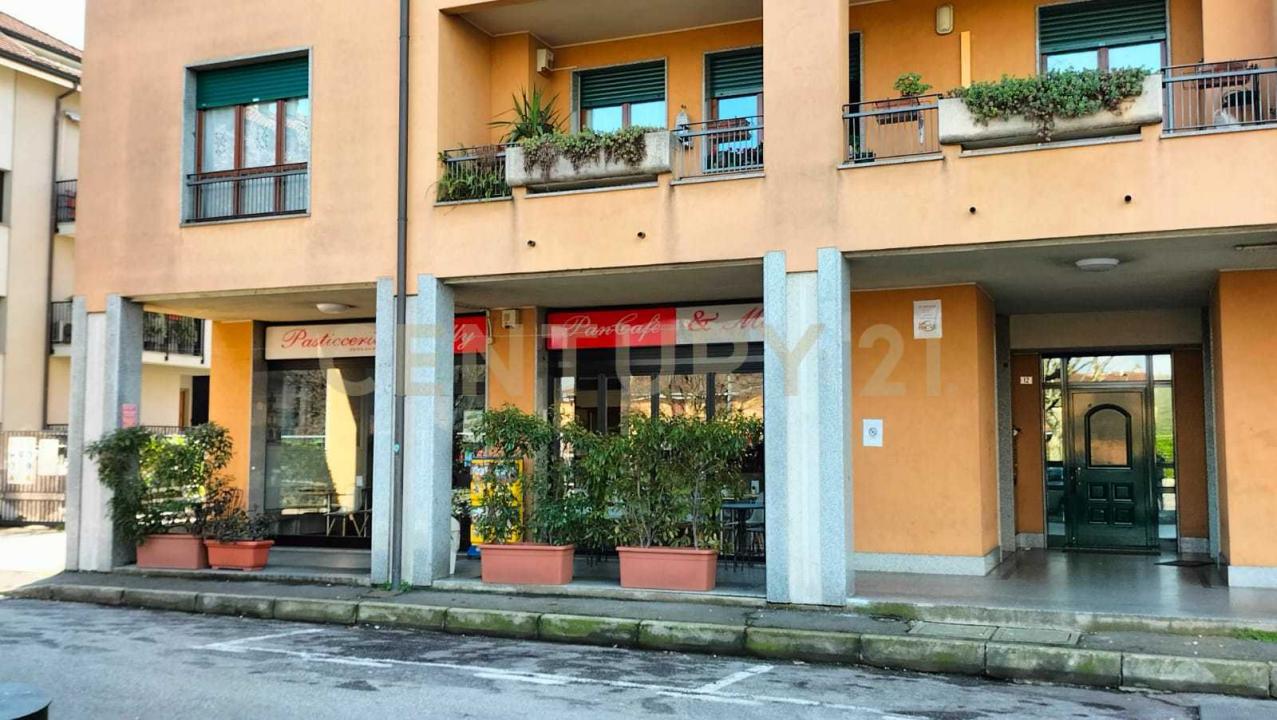 Piazza della Libertà, Vanzago, Lombardia 20043, Ý