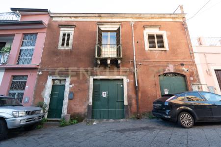 Via Regina Elena, Viagrande, Sicilia 95029, Italie