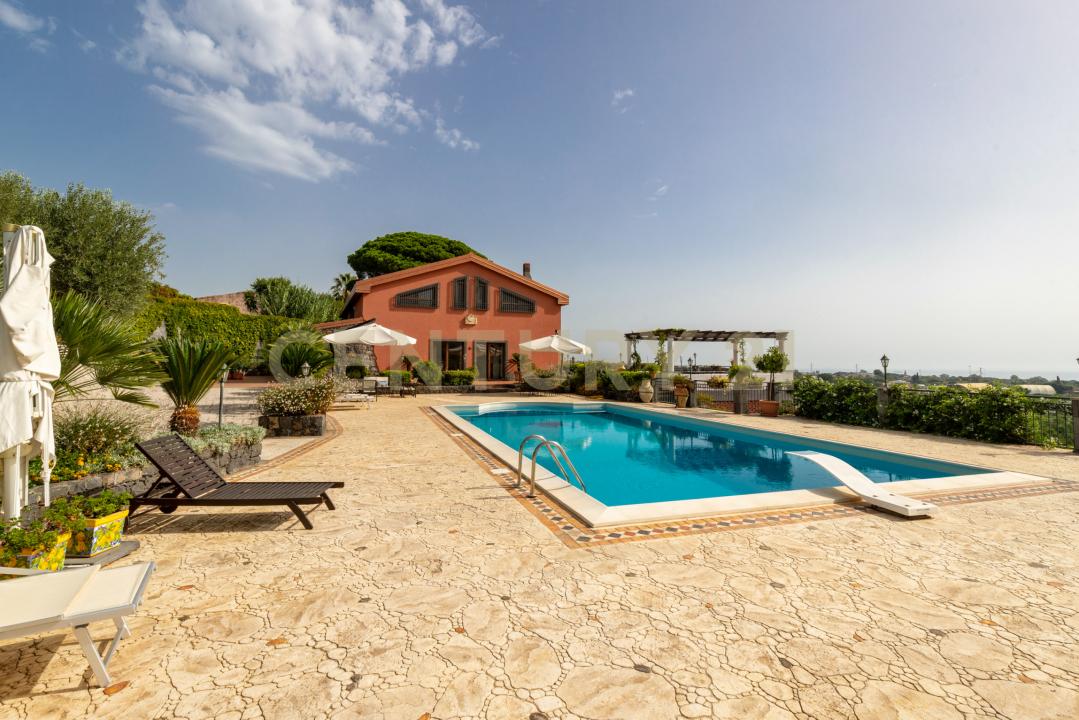 Via Brinzio, Aci Catena, Sicilia 95022, Italy