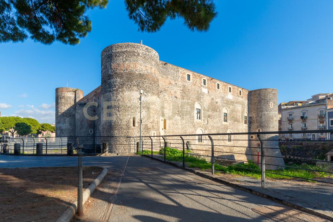 Piazza Federico di Svevia, Catania, Sicilia 95121, Itália