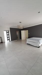 Hartbeespoort, North West, דרום אפריקה