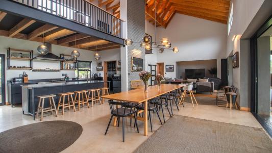 White River, 음봄벨라, 남아프리카