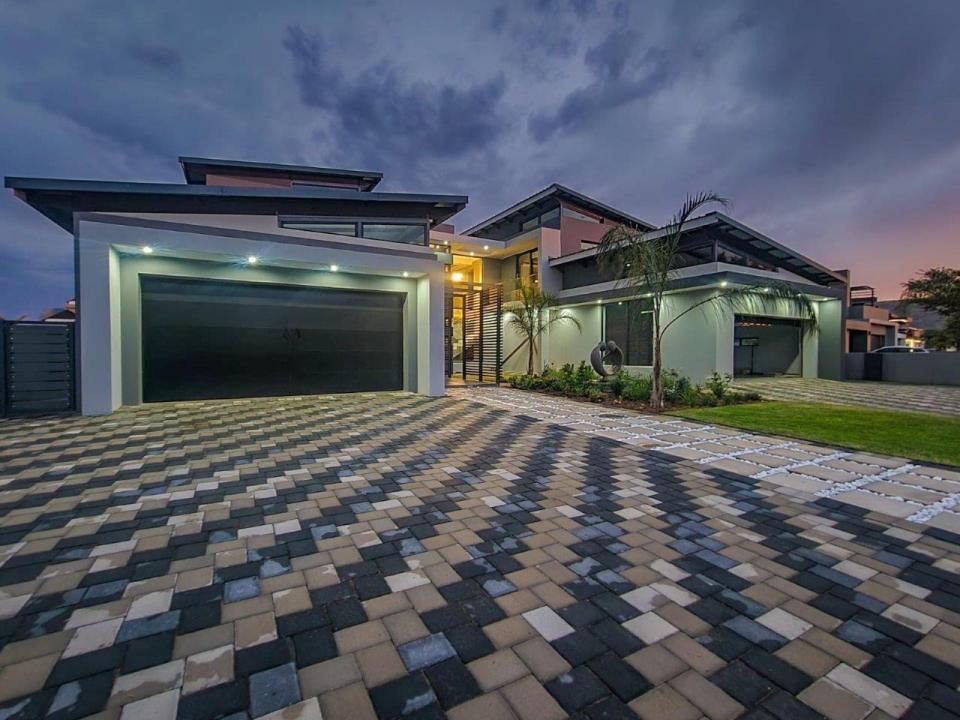 Hartbeespoort, North West, South Africa