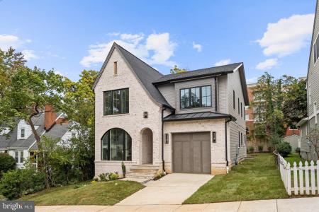 2133 N Oakland Street, Arlington, Virginia 22207, USA