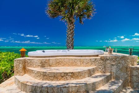 Reef Pearl, Coconut Road, Turtle Cove, Providenciales, Turks E Caicos