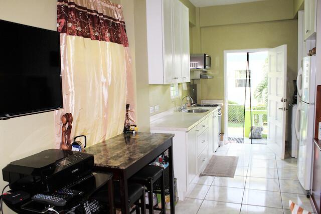 Avocado Studio Ground Floor, Dr. Grooms Road, Point Salines, St.george West Indies, Granada