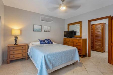 Rainbow Beach Club 2 Bedroom Apartment For Sale, Cupecoy, シント・マールテン