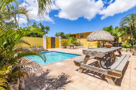 Jan Thiel Perfectly Located Two - Story Apartment, Jan Thiel, Willemstad East, Curaçao