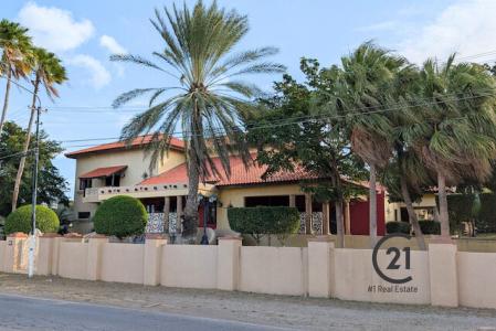 Jan Thiel Hacienda Style Villa + Studio, Willemstad East, Curazao