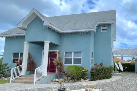 MODERN 4-BEDROOM HOME WITH OFFICE IN PEACEFUL BODDEN TOWN - UTILITIES INCLUDED, Bodden Town, Grand Cayman, איי קיימן