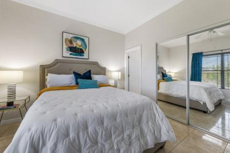 BEAUTIFULLY POLISHED 2BED CONDO - COLONIAL GRAND, Spotts, Grand Cayman, איי קיימן 