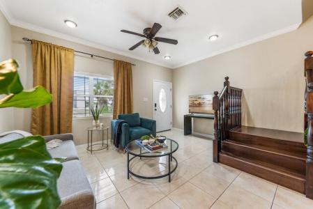 BEAUTIFULLY POLISHED 2BED CONDO - COLONIAL GRAND, Spotts, Grand Cayman, איי קיימן 