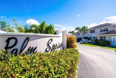 PALM SPRINGS - RARE ONE BED, South Sound, Grand Cayman, Cayman Islands