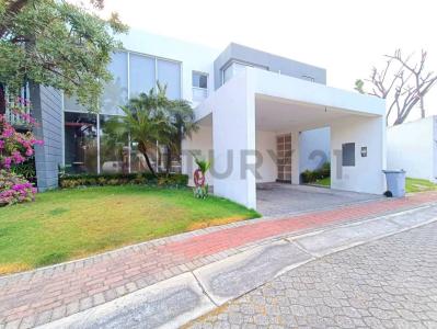 Urb. Portico del Rio 12-3, Guayaquil, Guayas 00001, Ecuador