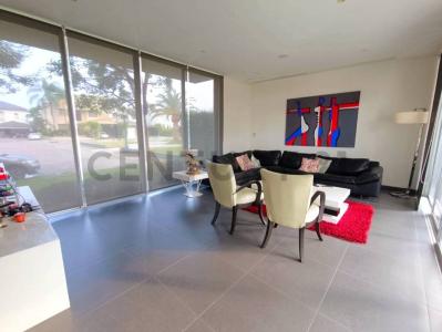 Urb. Portico del Rio 12-3, Guayaquil, Guayas 00001, Ecuador