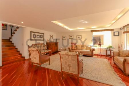 Jarrdines del Este Cumbaya S/N, Quito, Pichincha 00001, Ecuador