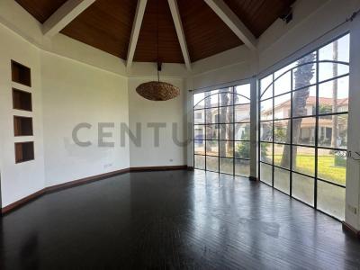 Samborondon s/n, Guayaquil, Guayas 00001, Ecuador