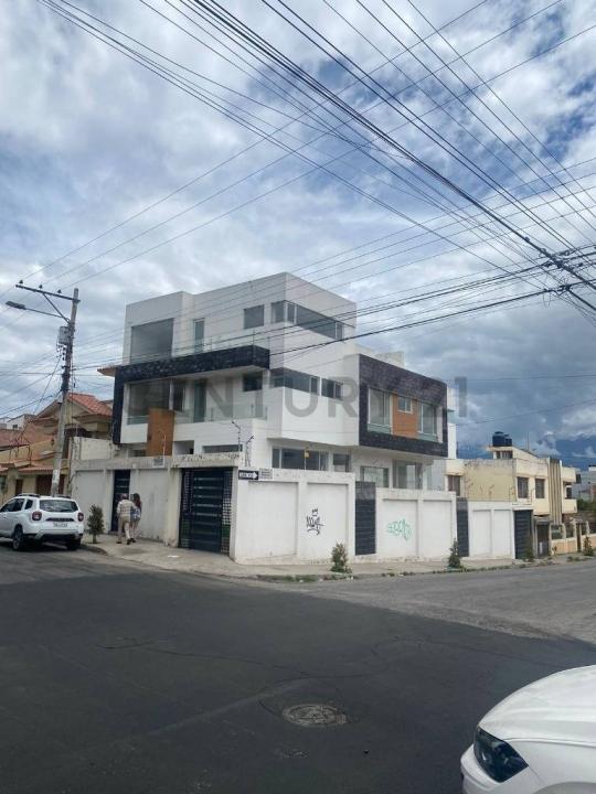 Av. Saint Amand Montrood y Eduardo Kingman 027, Riobamba, Chimborazo 00001, Ecuador