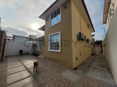 Urbanizacion Manta 2000 S/n, Manta, Manabí 00001, Эквадор