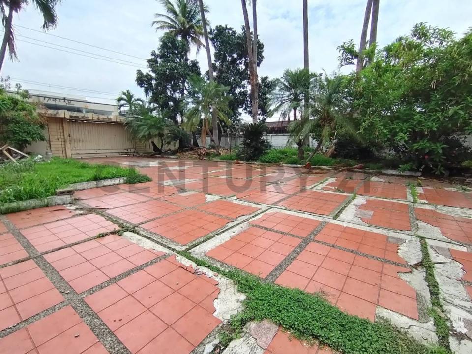 URDESA CIRCUNVALACION SUR SN, Guayaquil, Guayas 00001, Ecuador