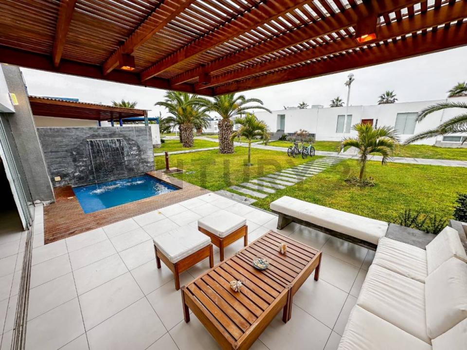 Playa Tres Islas , Cañete, Lima 00001, Peru