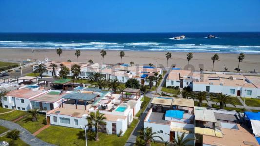 Playa Tres Islas , Cañete, Lima 00001, Peru