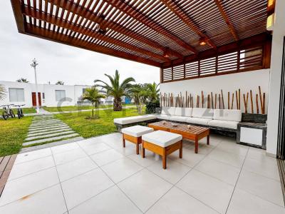 Playa Tres Islas , Cañete, Lima 00001, Peru