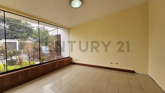 Av. Los frutales , Lima, Lima 00001, Перу