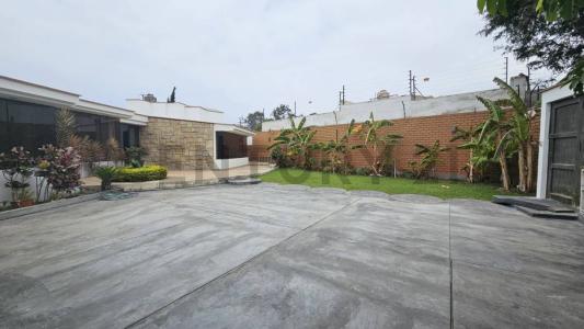 Av. Los frutales , Lima, Lima 00001, Перу