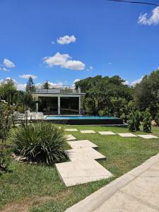 A 2 minutos del Camino Nuevo Colombia - Altos , Altos, Cordillera 00001, Paraguay