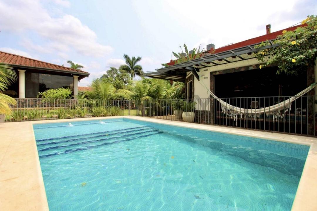 Leandro Allem 330, Luque, Central 00001, Paraguay